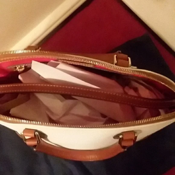 🎁 SOLD NEW Dooney & Burke White w SaddleTan Bag/Crossbody - Picture 12 of 12